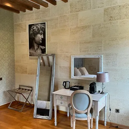 Chateau Hotel Camiac-et-Saint-Denis