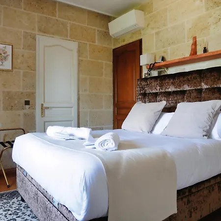 Chateau Hotel *