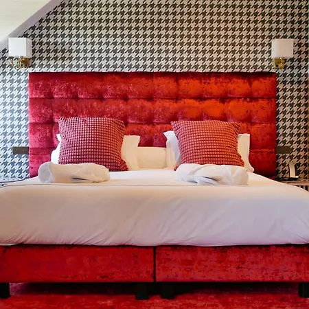 Chateau Hotel *