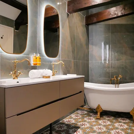 Chateau Hotel Camiac-et-Saint-Denis