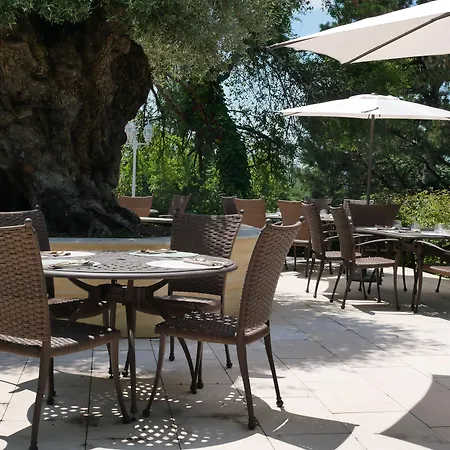 Chateau Hotel Camiac-et-Saint-Denis