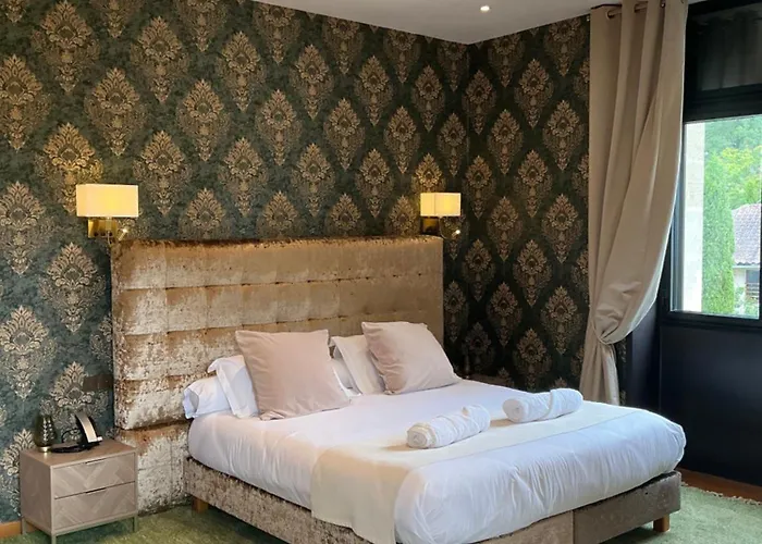 Chateau * Camiac-et-Saint-Denis